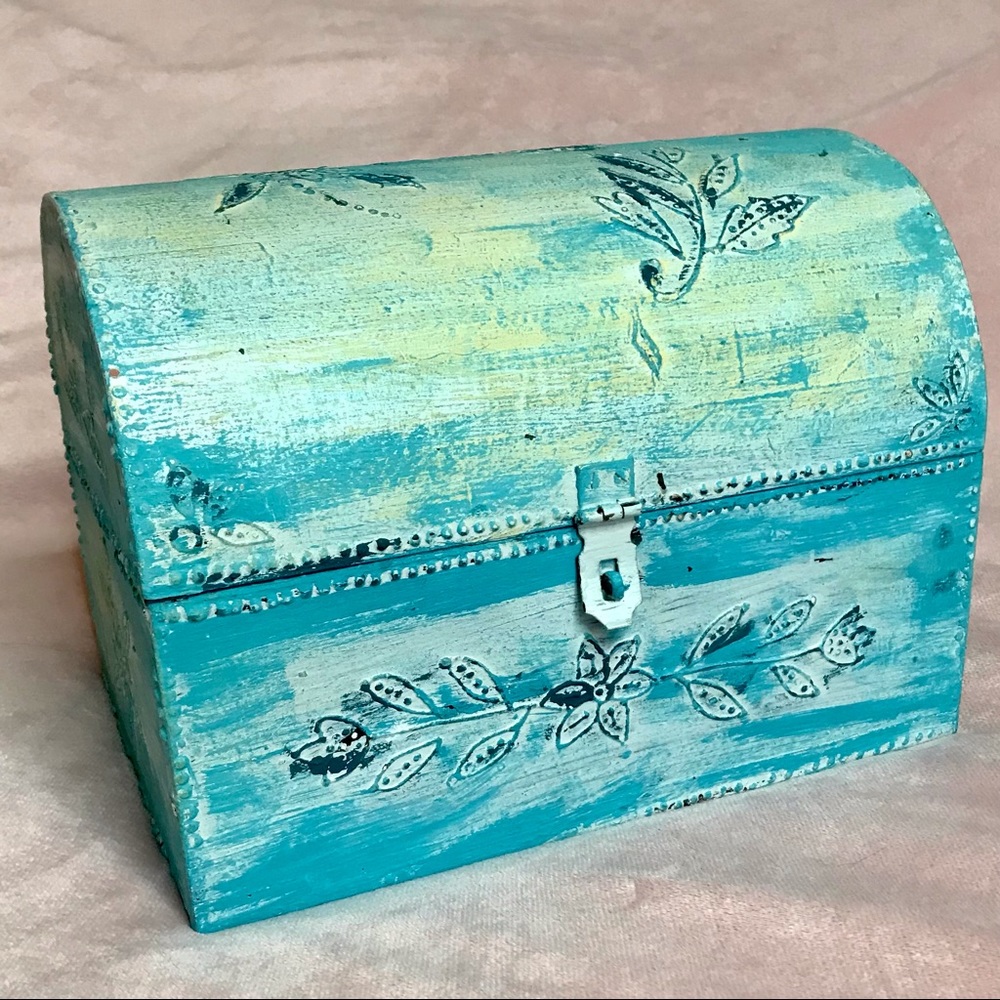 Vtg Wood Treasure Box Chest